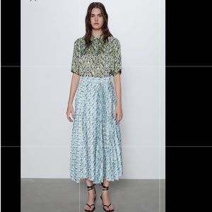 NWT Zara Blue Floral Pleated Midi Skirt Size Small